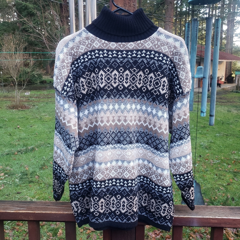 Adele Knitwear, USA Beautiful Knit Sweater- Long Sleeved - Size 11